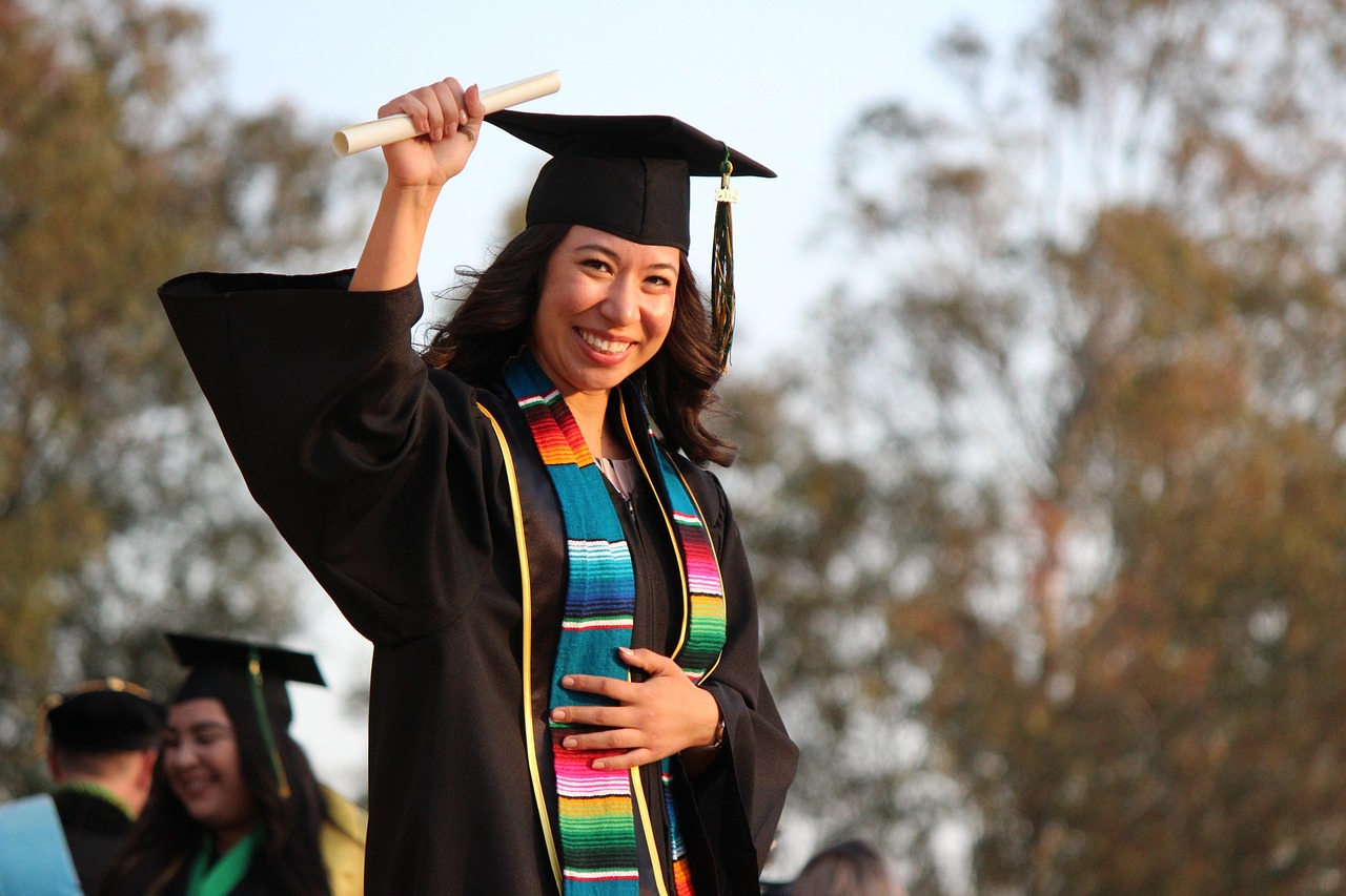 How to Get Scholarships for Hybrid MBA Programs in 2025